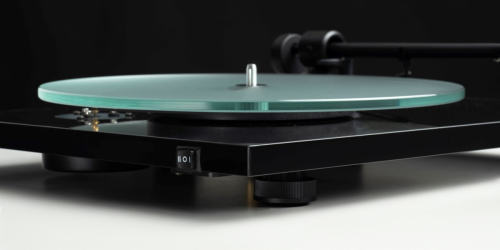 Pro-Ject T1 EVO BT + OM10 - piano černá